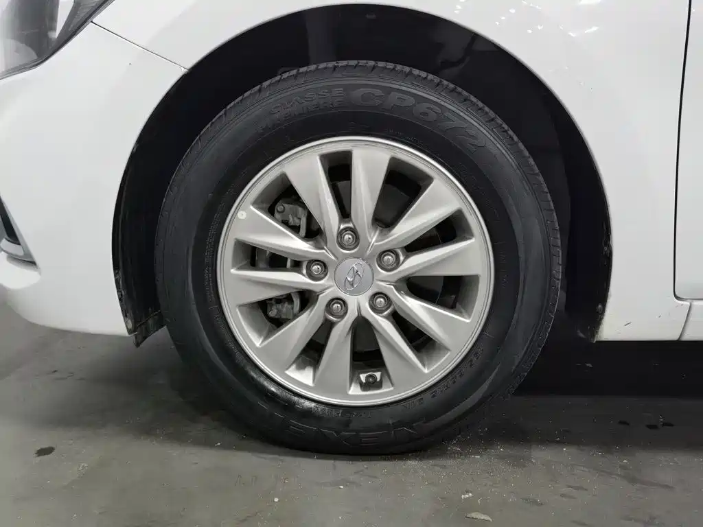 Hyundai Elantra — миниатюра 17