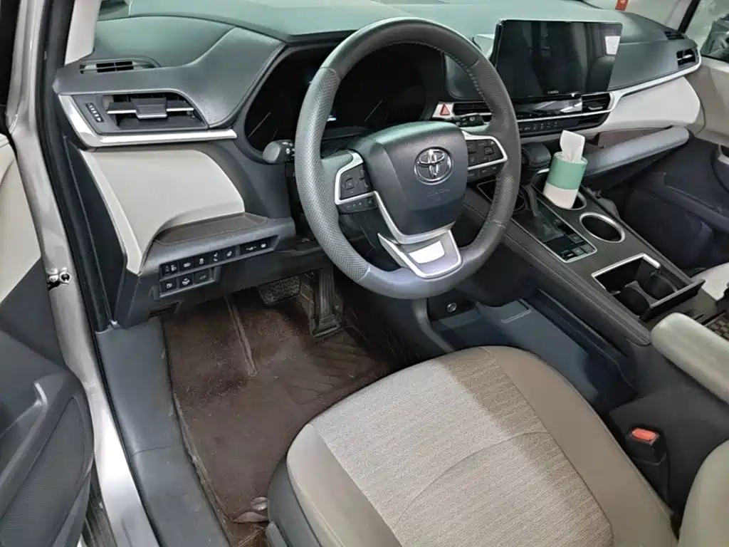Toyota Sienna — миниатюра 11