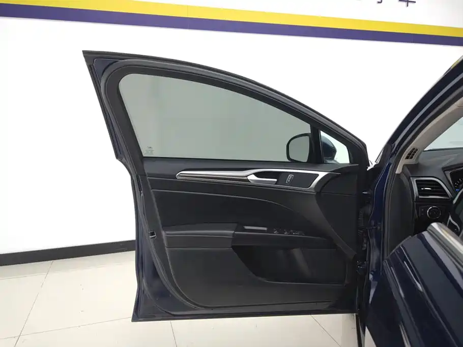 Ford Mondeo — миниатюра 7