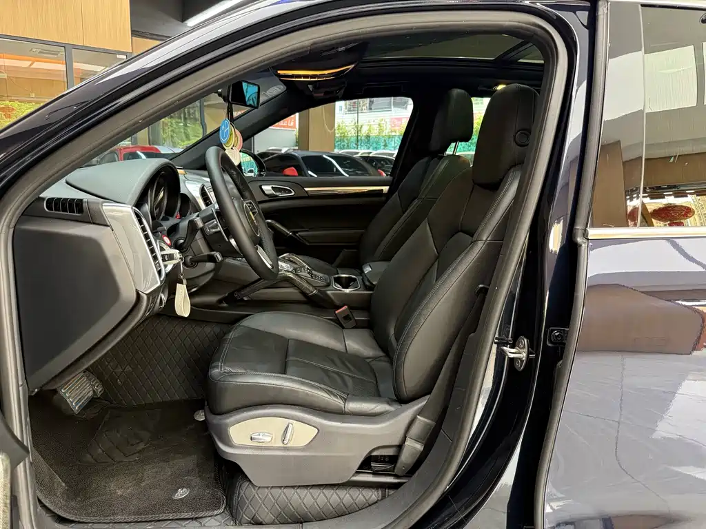 Porsche Cayenne — миниатюра 10