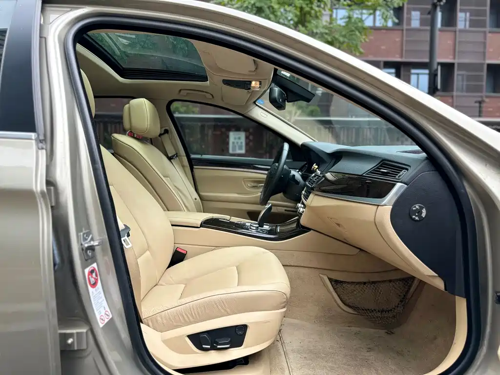 BMW 5 Series — миниатюра 11