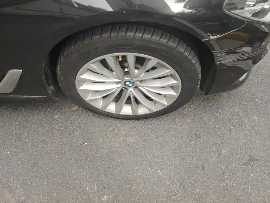 BMW 5 Series — миниатюра 6