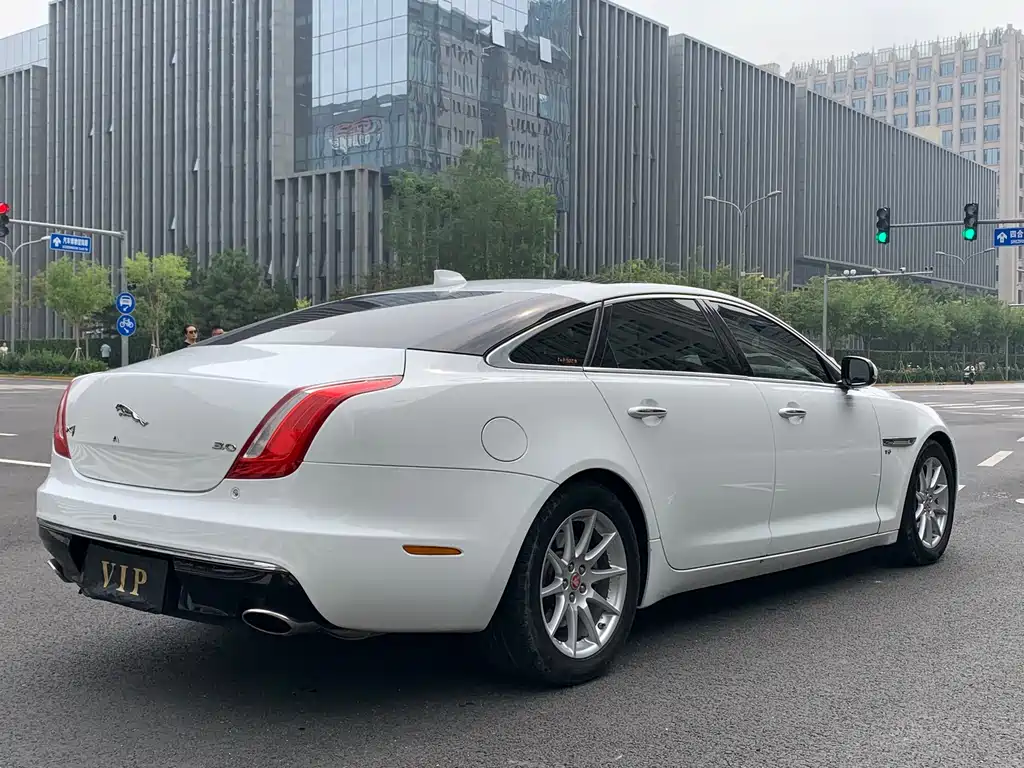 JAGUAR XJ
