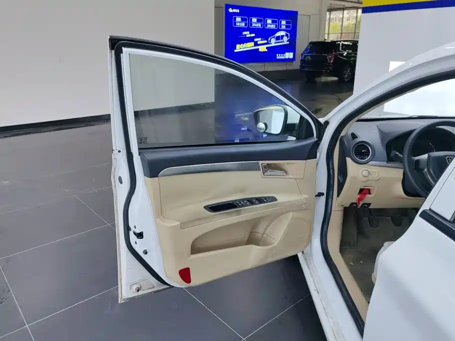 Roewe 350 — миниатюра 7