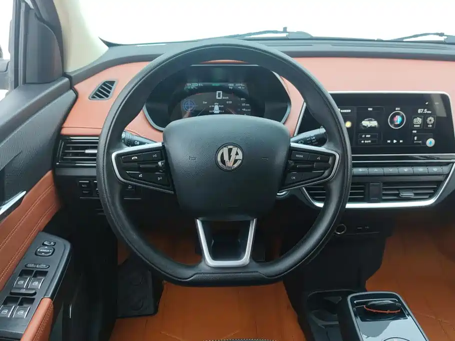 Dongfeng EV YOUNG Guang Xiaoxin — миниатюра 15