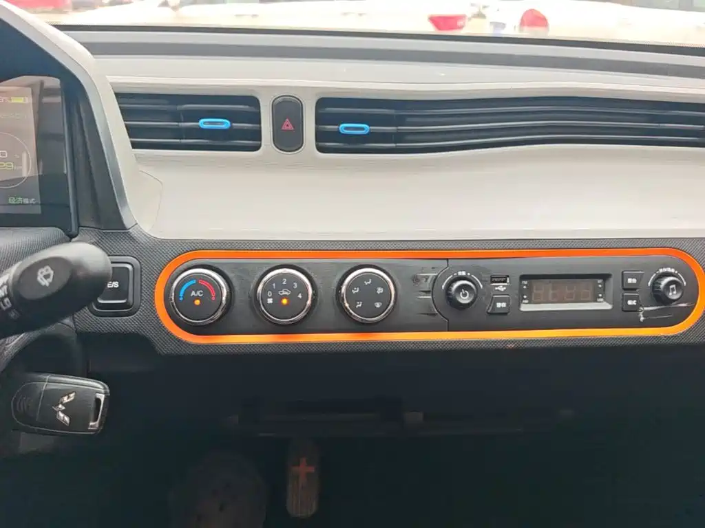 Wuling MINIEV — миниатюра 13