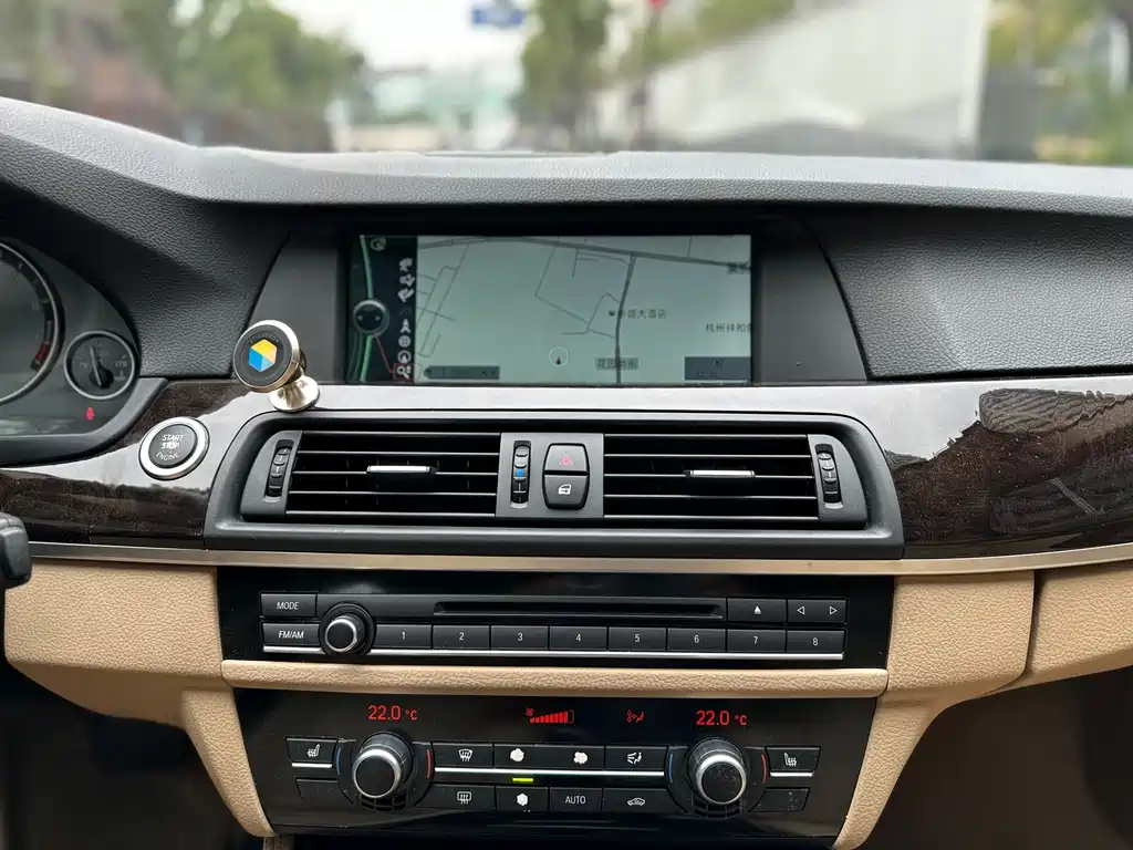 BMW 5 Series — миниатюра 21