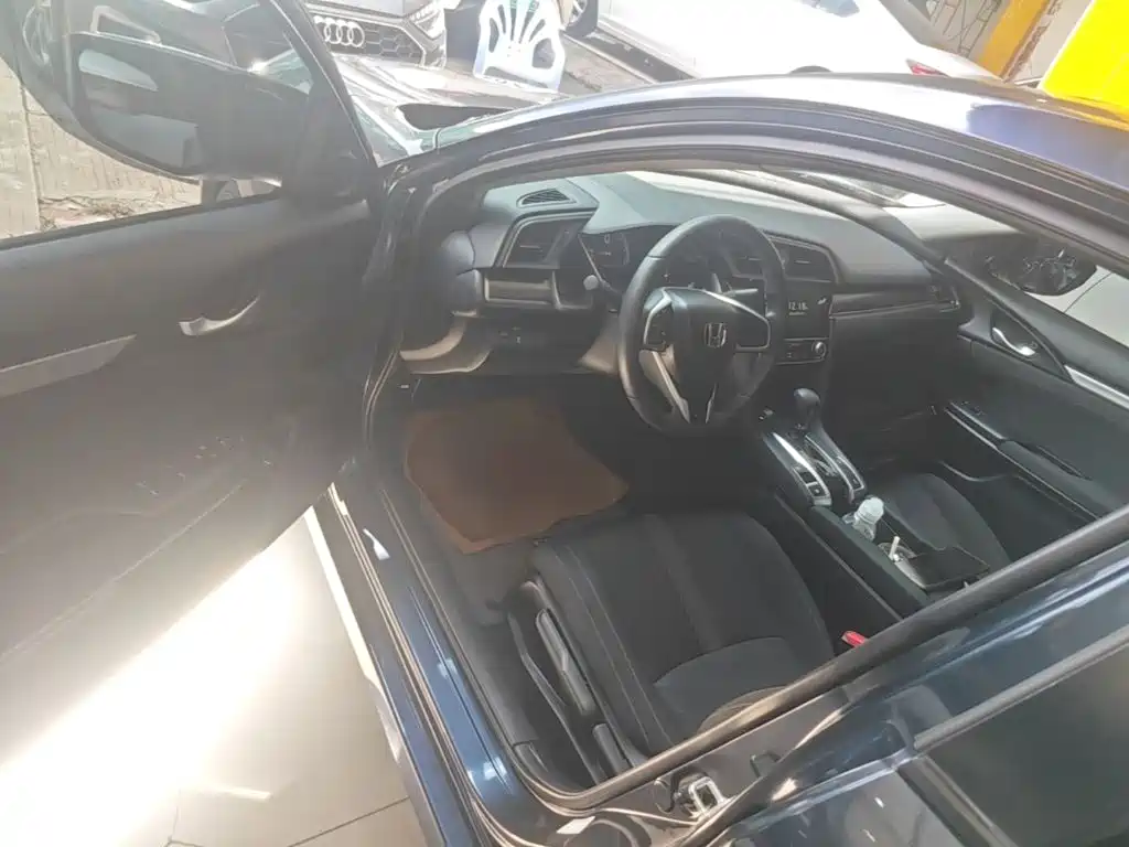 Honda Civic — миниатюра 16