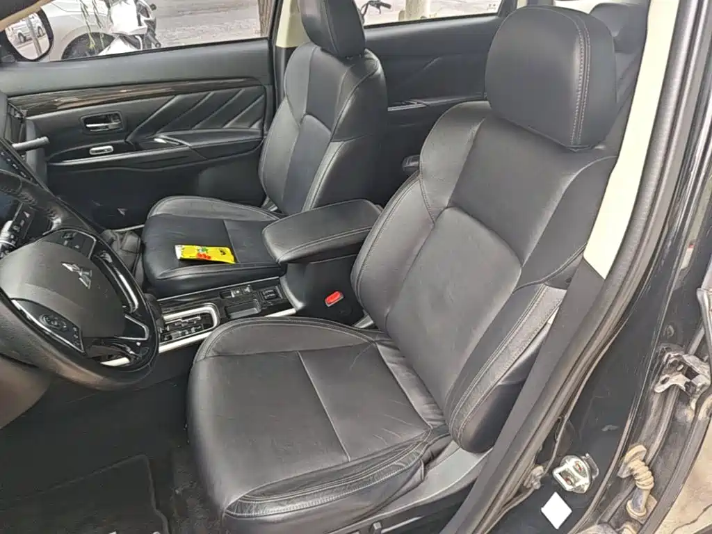 Mitsubishi Outlander — миниатюра 15