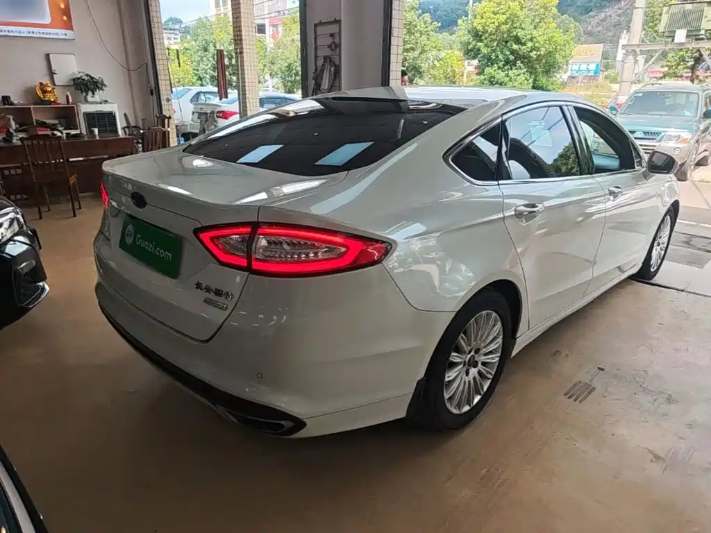 Ford Mondeo — миниатюра 7
