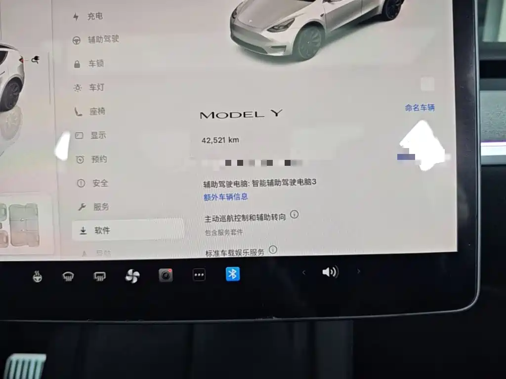 Tesla Model Y — миниатюра 12