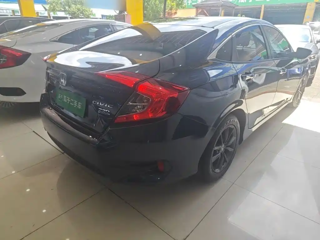Honda Civic — миниатюра 7