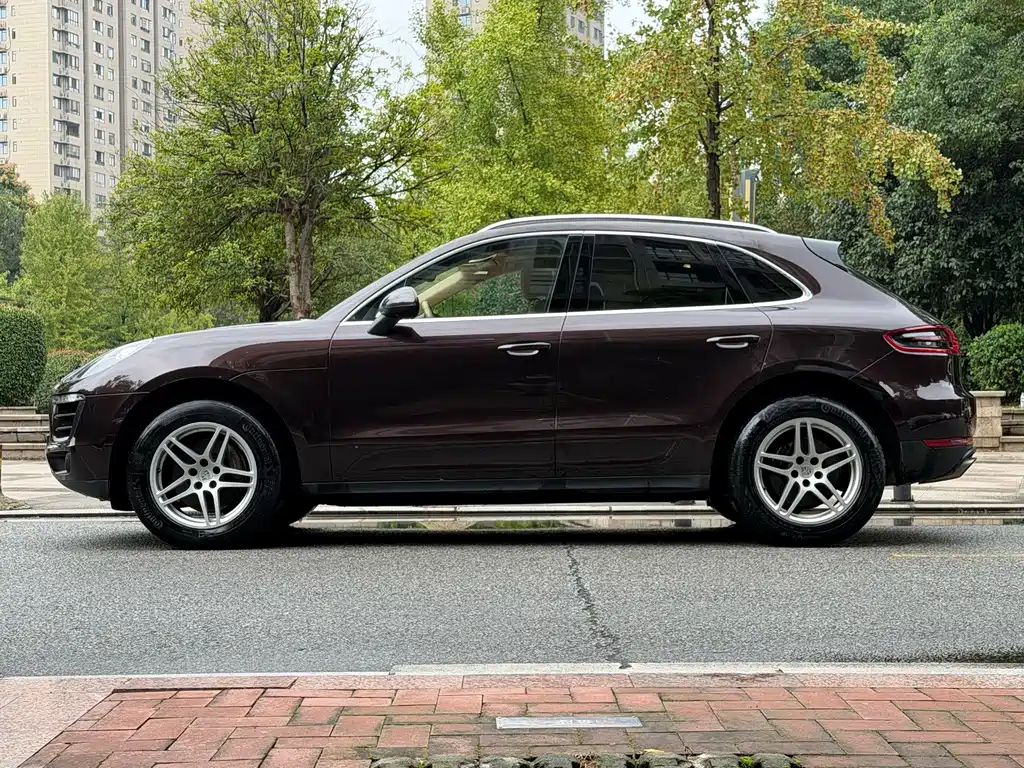 Porsche Macan — миниатюра 3