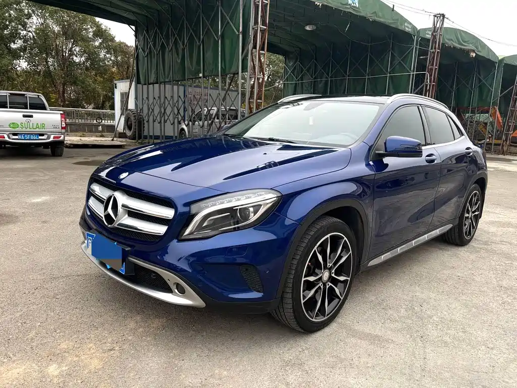 MERCEDES-BENZ GLA