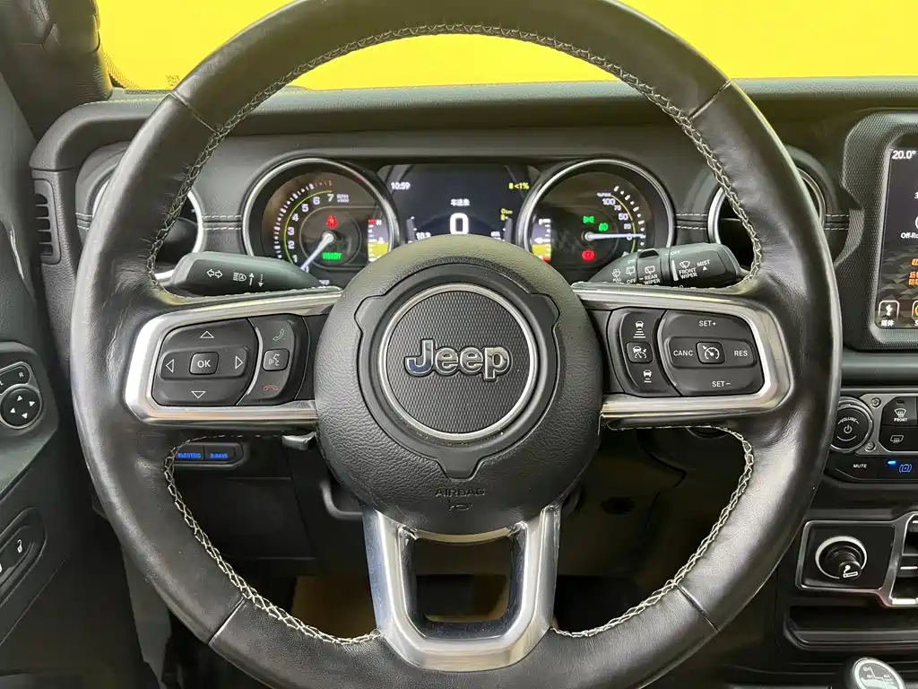 Jeep Wrangler PHEV — миниатюра 15
