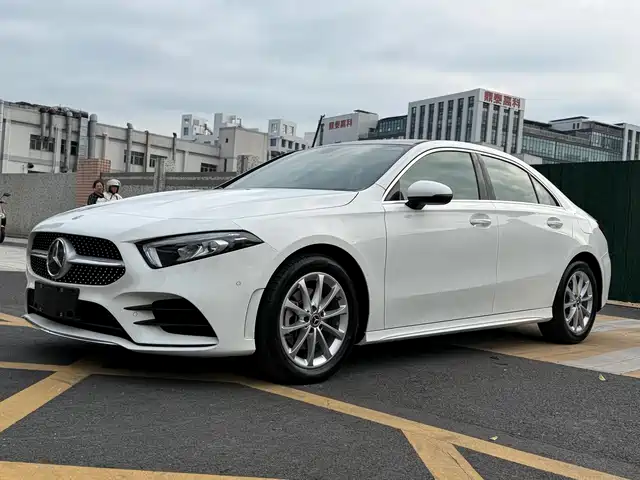 MERCEDES-BENZ A CLASS 2021