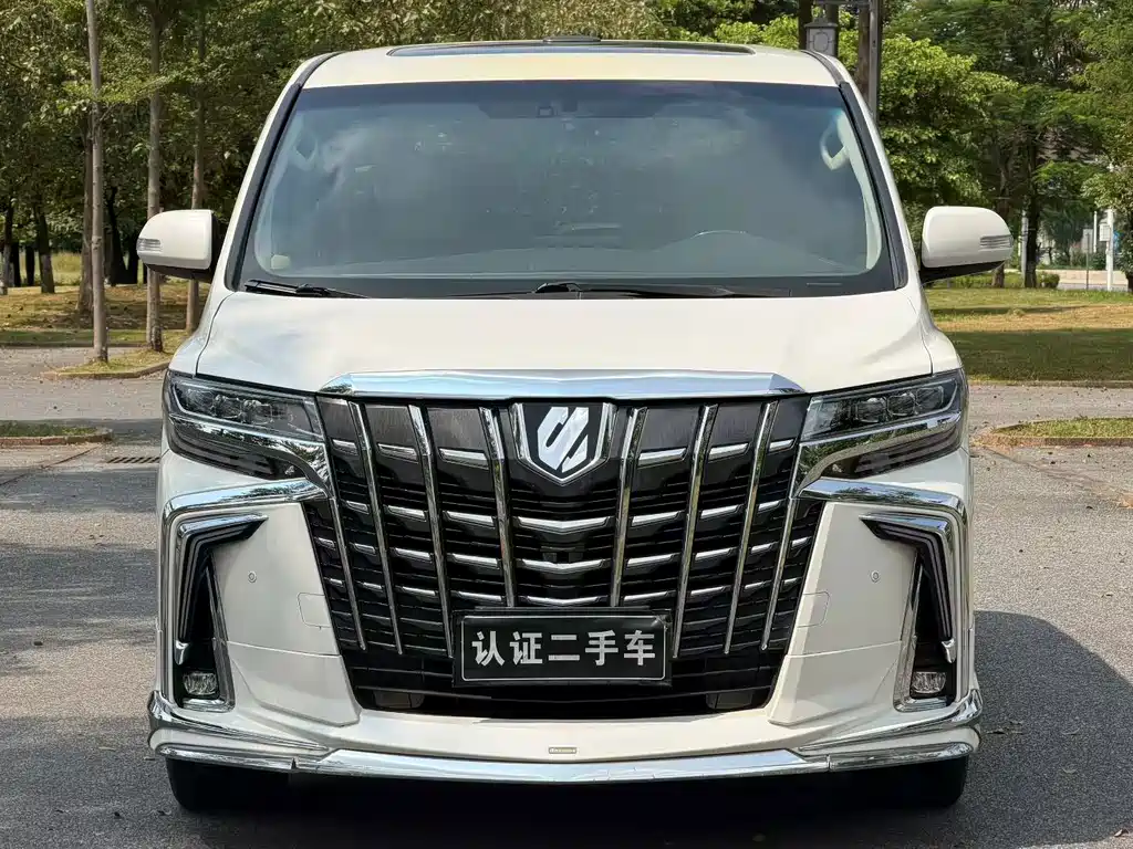 Toyota Alphard — миниатюра 2