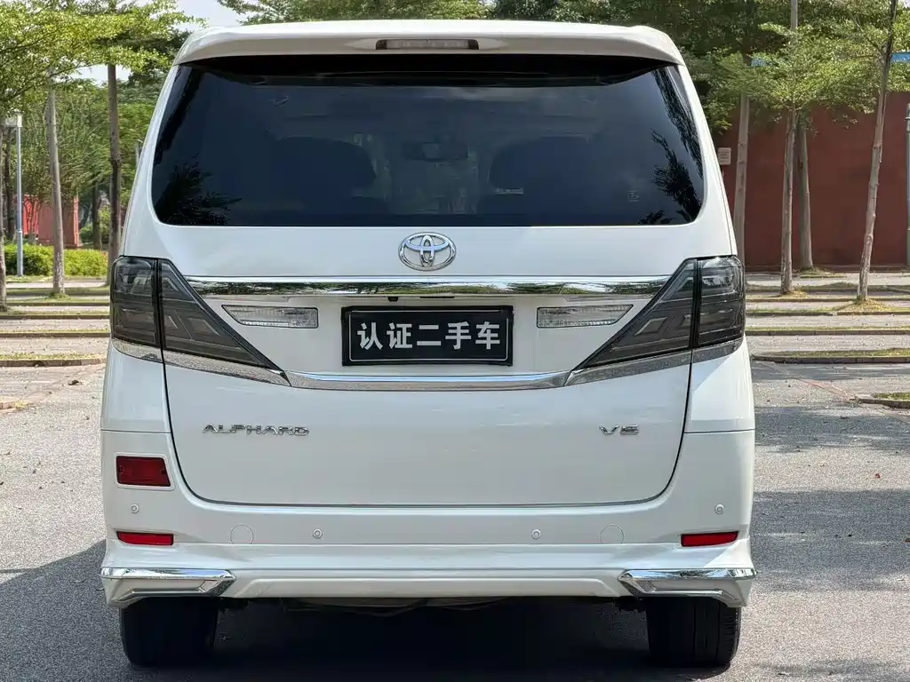 Toyota Alphard — миниатюра 4