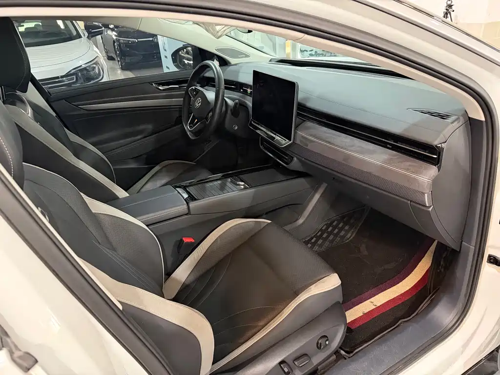 VOLKSWAGEN ID.7 VIZZION