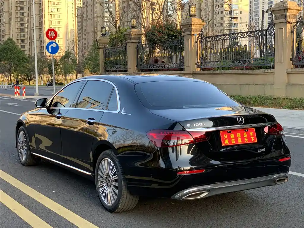 MERCEDES-BENZ E CLASS