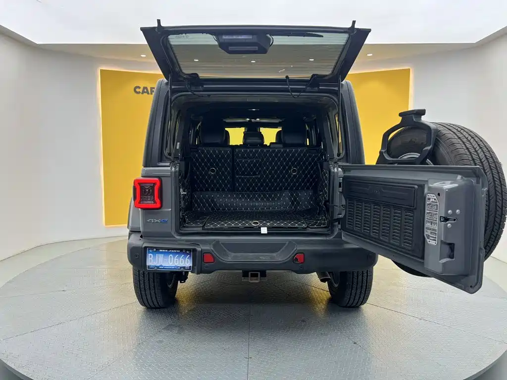Jeep Wrangler PHEV — миниатюра 11