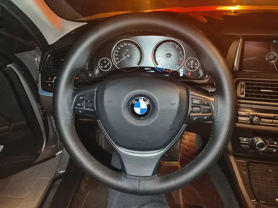 BMW 5 Series — миниатюра 15