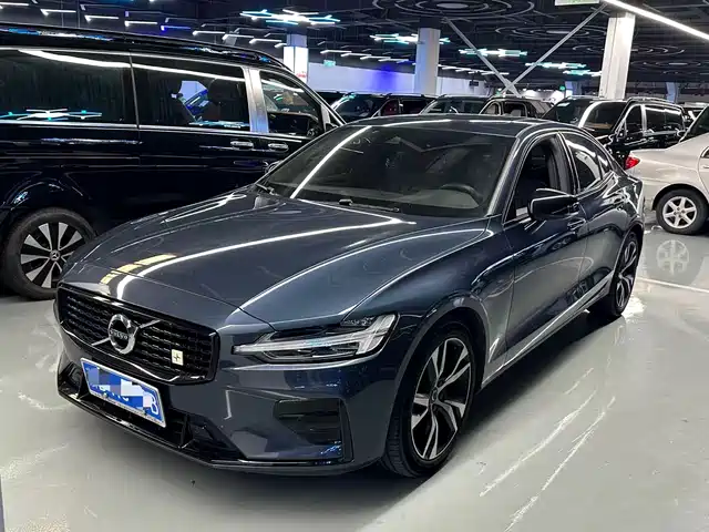 VOLVO  S60 2023