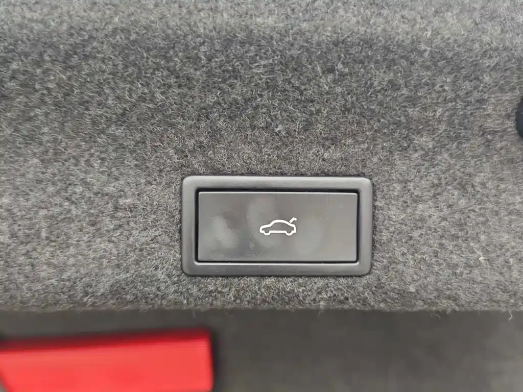 VOLKSWAGEN MAGOTAN GTE PLUG IN HYBRID