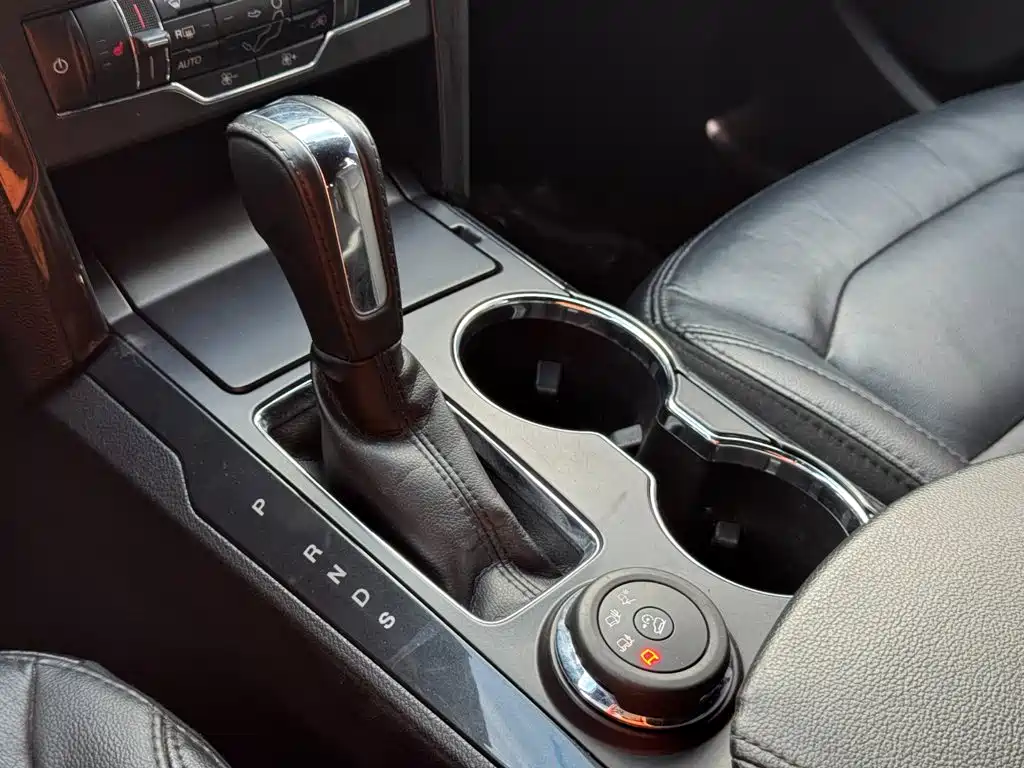 Ford Explorer (Import) — миниатюра 23