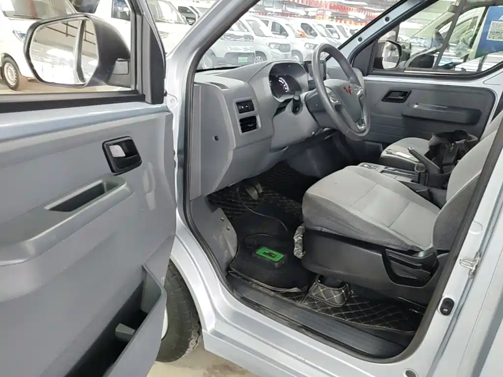 Wuling Yangguang — миниатюра 16