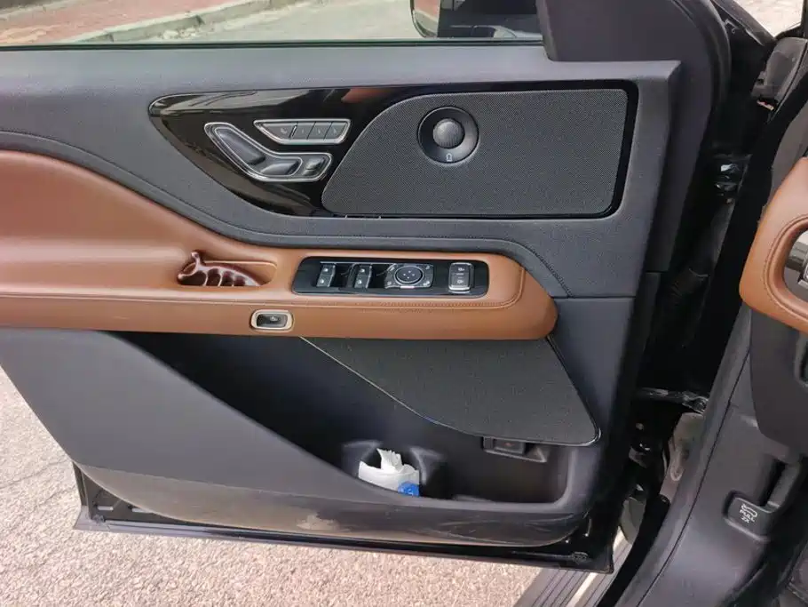 Lincoln Aviator — миниатюра 7