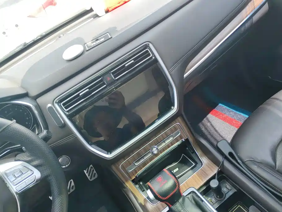 Roewe RX8 — миниатюра 13