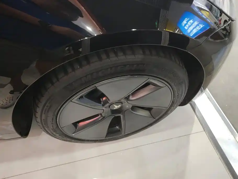 Tesla Model 3 — миниатюра 6