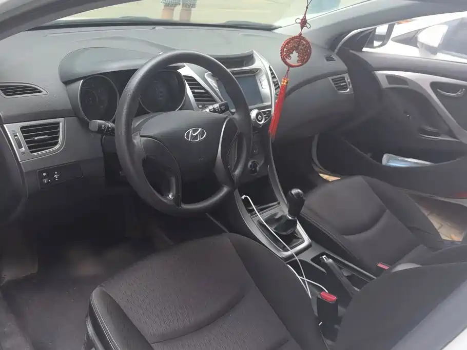 Hyundai Elantra Langdong — миниатюра 12