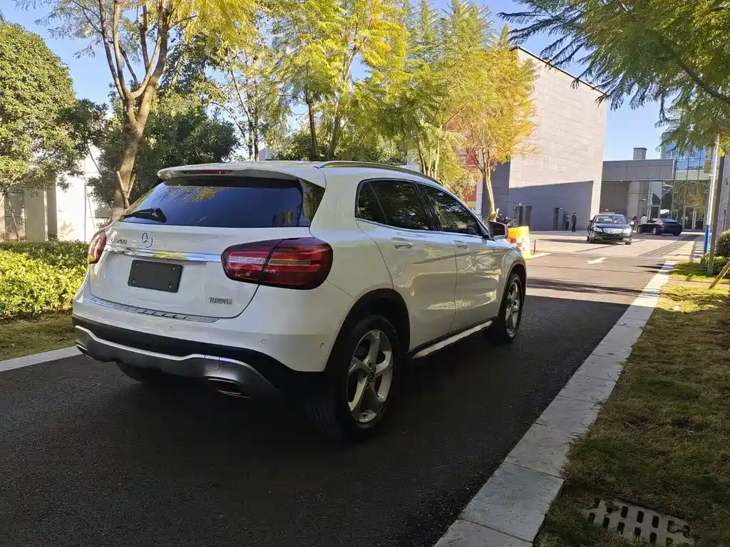 Mercedes-Benz GLA — миниатюра 7
