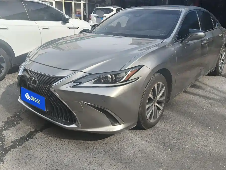 Lexus ES 2020