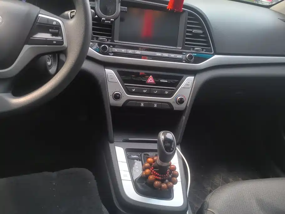 Hyundai Elantra — миниатюра 16