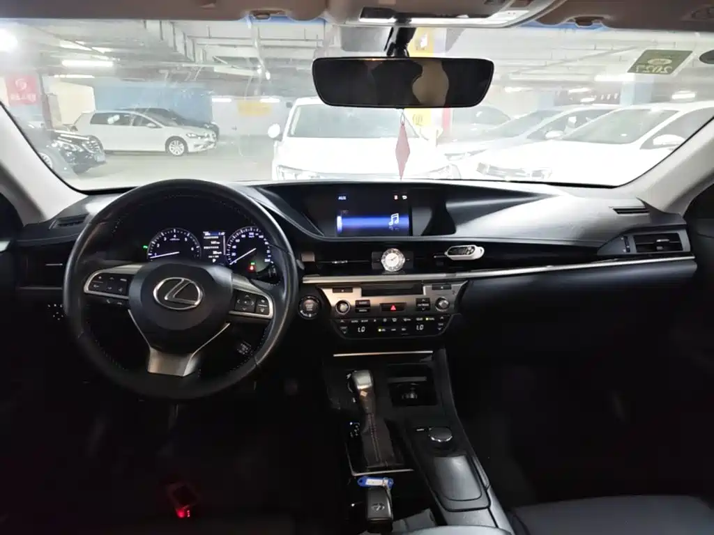 Lexus ES — миниатюра 13