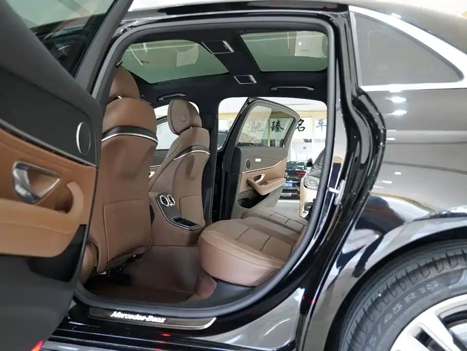 Mercedes-Benz E-Class — миниатюра 6