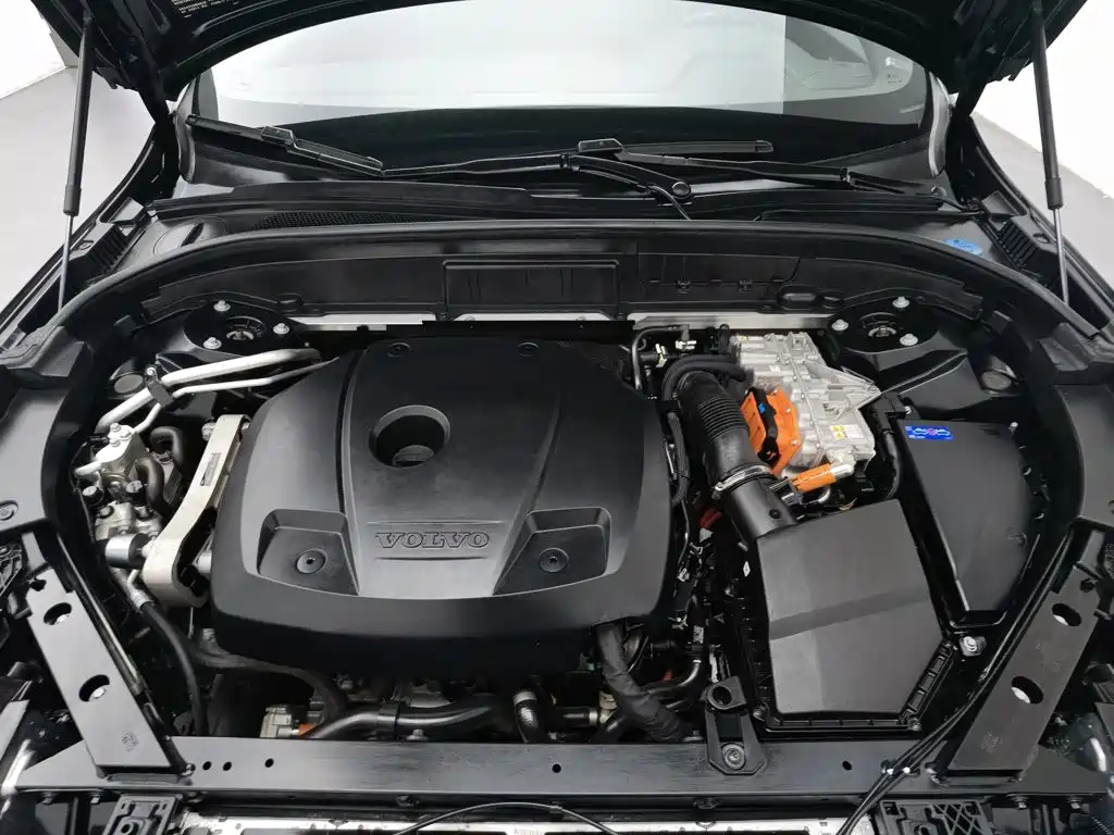 Volvo XC60 PHEV — миниатюра 6