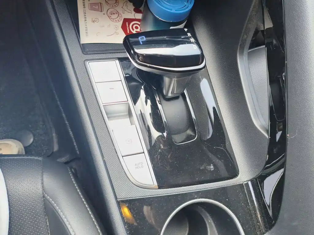 Hyundai Elantra — миниатюра 10