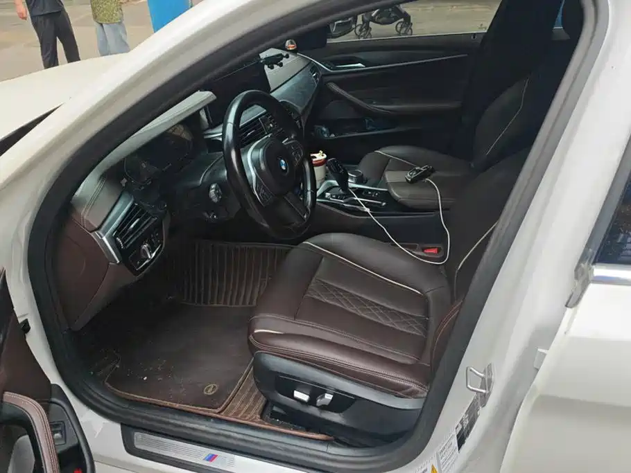 BMW 5 Series — миниатюра 9