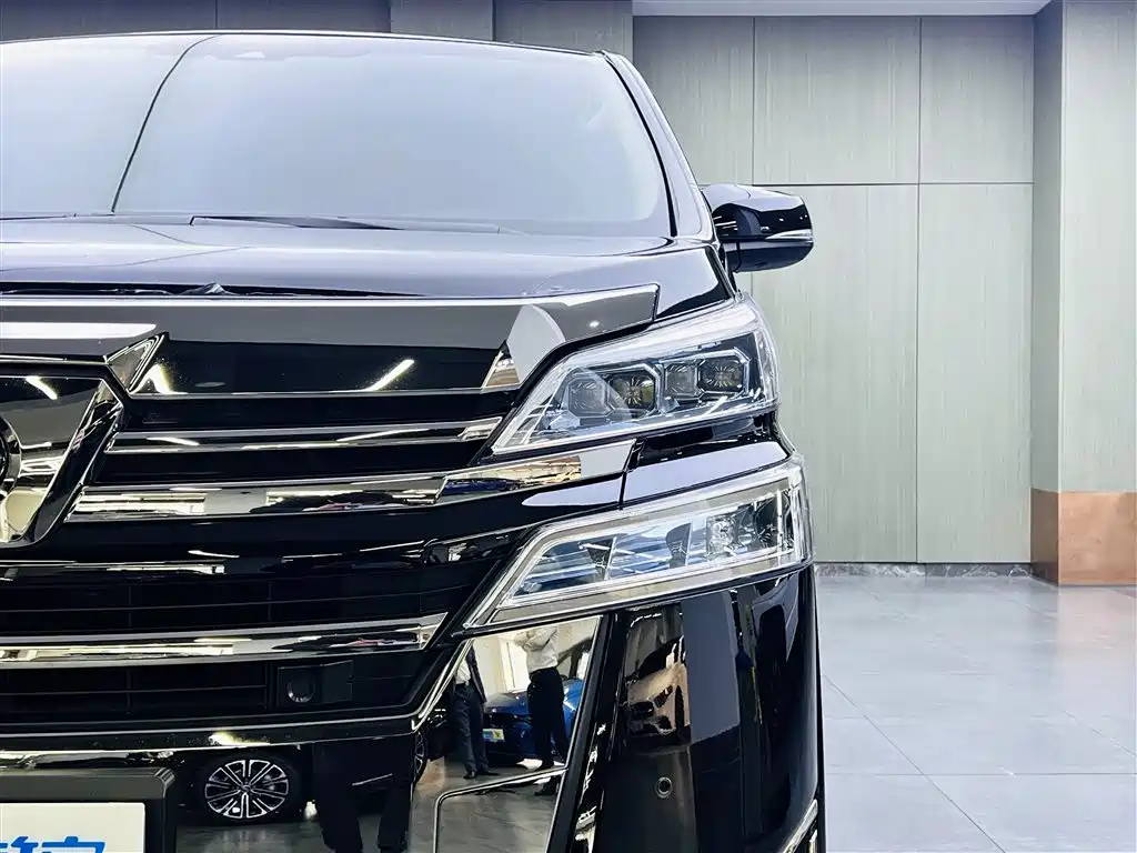 Toyota Vellfire 2020 2.5L HV Luxury