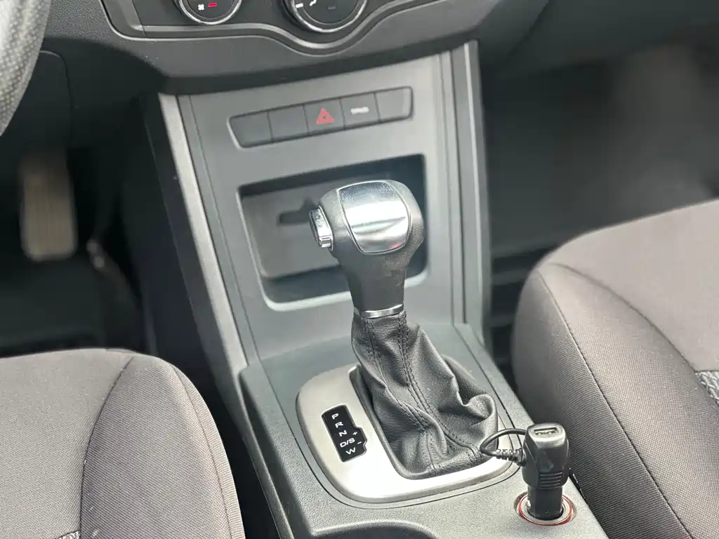 Roewe 350 1.5L Auto Luxury Sunroof Edition, фото 36