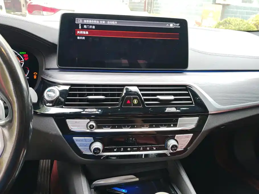 BMW 5 Series — миниатюра 13