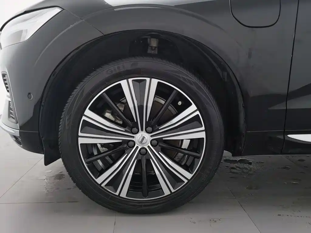Volvo XC60 PHEV — миниатюра 17