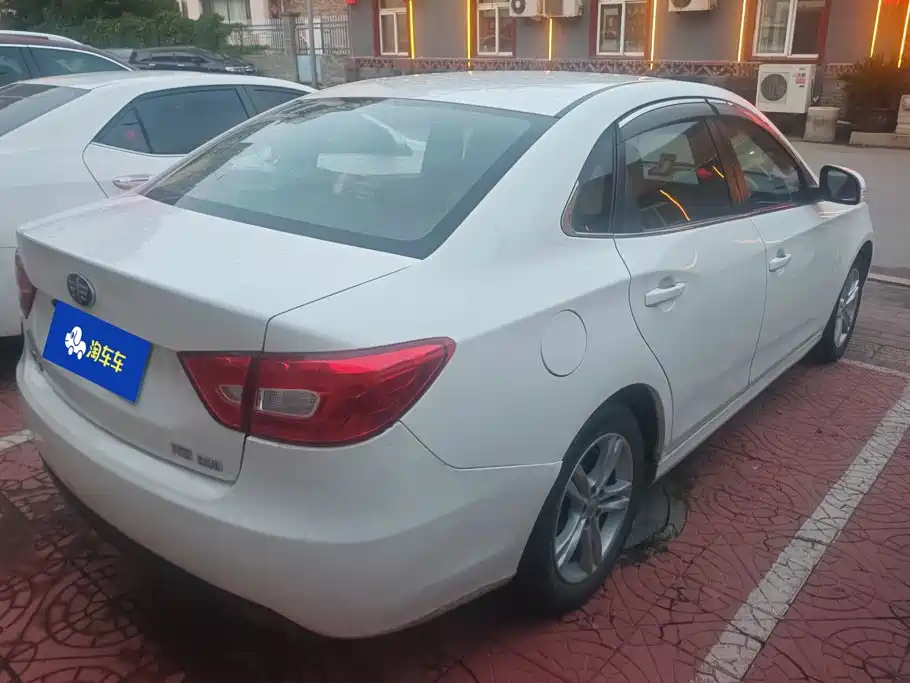 Bestune B30 — миниатюра 3