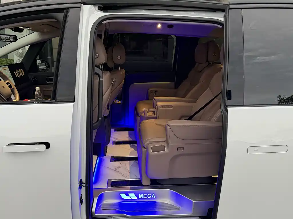 Li Auto MEGA 2025 Home