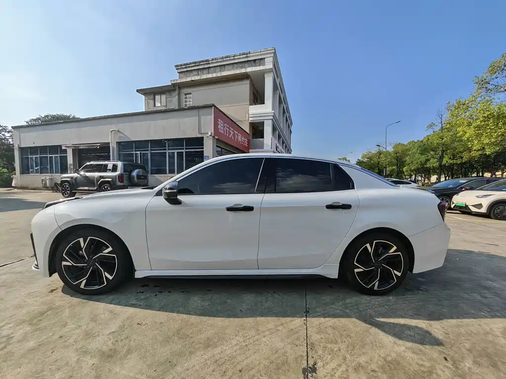 Lynk & Co 03 — миниатюра 4