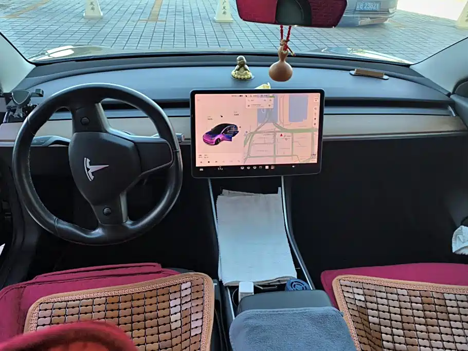 Tesla Model 3 — миниатюра 12